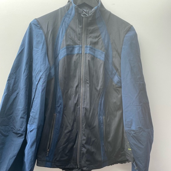 Lululemon x Roksanda puff sleeve jacket. Like new! Size 6. Navy & Black. - Picture 4 of 6